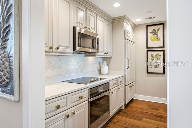 19 Mizzenmast Ct, Hilton Head Island, SC 29928
