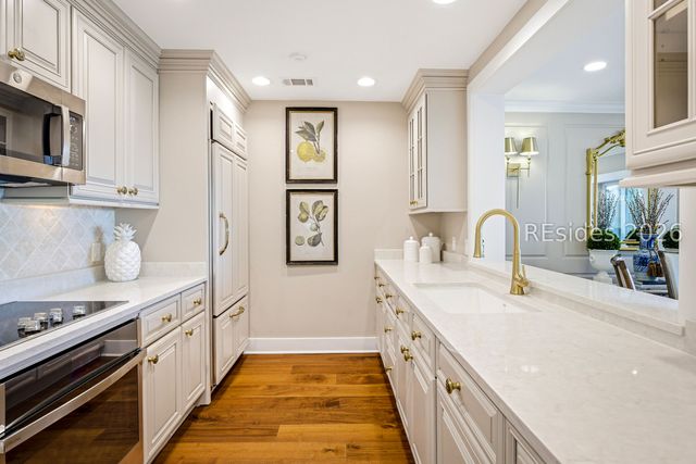 19 Mizzenmast Ct, Hilton Head Island, SC 29928