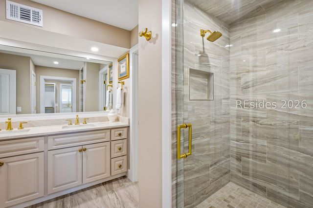 19 Mizzenmast Ct, Hilton Head Island, SC 29928