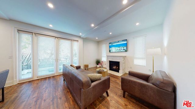 907 S SHENANDOAH Street 101, Los Angeles, CA 90035