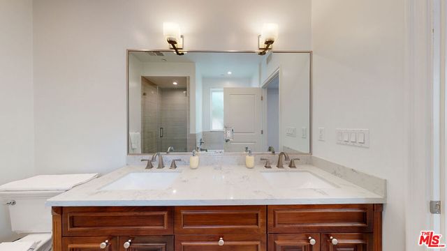 907 S SHENANDOAH Street 101, Los Angeles, CA 90035