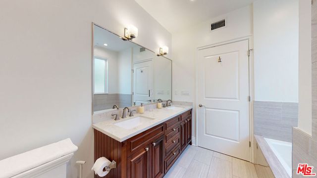 907 S SHENANDOAH Street 101, Los Angeles, CA 90035