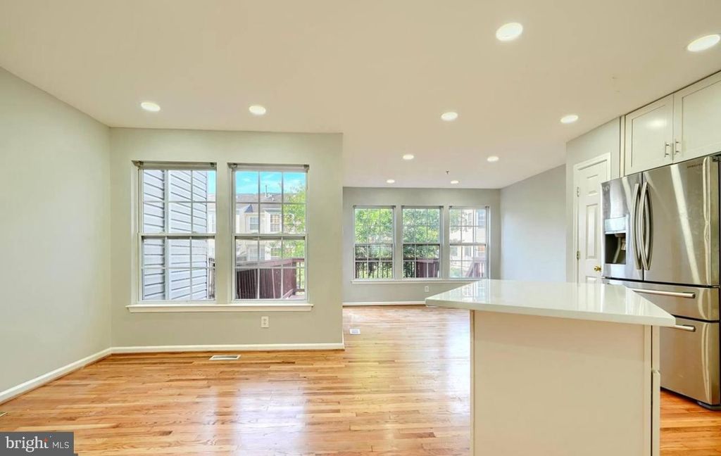 Image 13 of property listing at 9863 DECATUR RD, Middle River, MD 21220