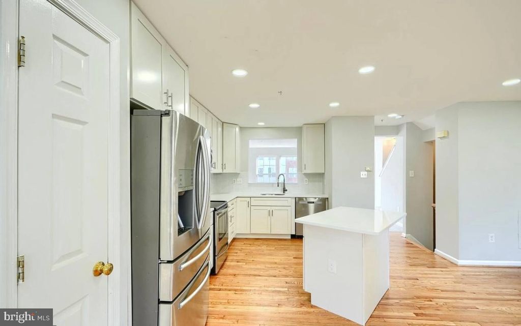 Image 15 of property listing at 9863 DECATUR RD, Middle River, MD 21220