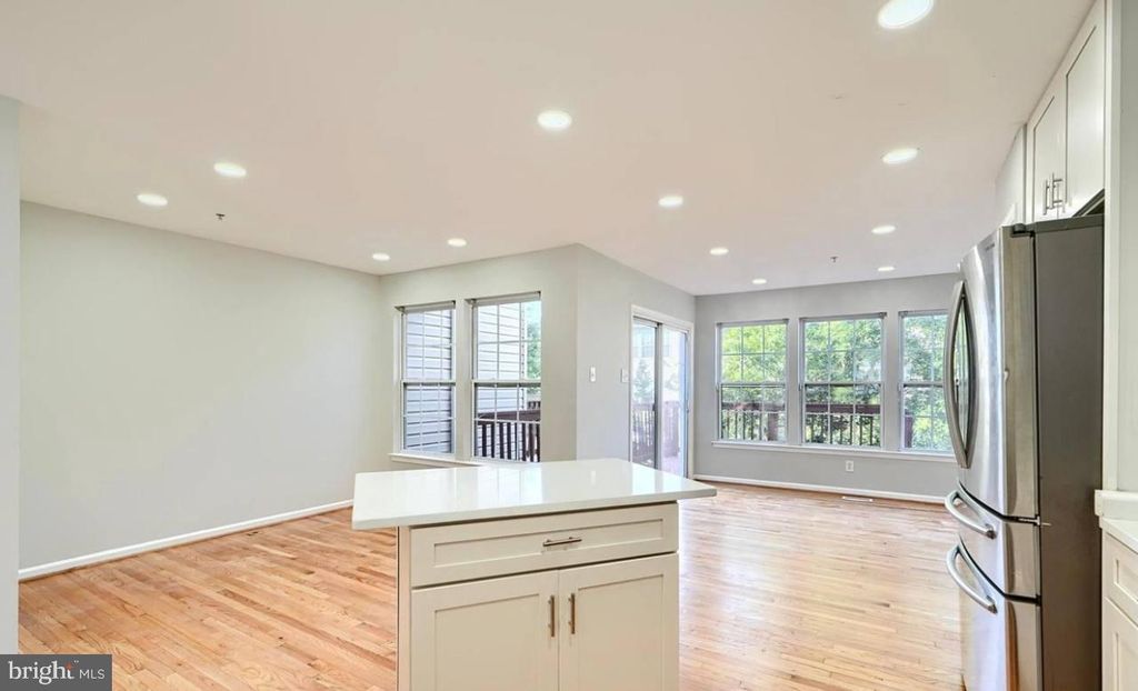 Image 21 of property listing at 9863 DECATUR RD, Middle River, MD 21220