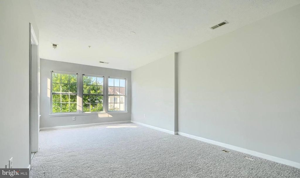 Image 24 of property listing at 9863 DECATUR RD, Middle River, MD 21220