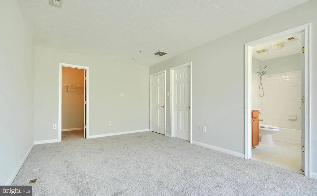 Image 25 of property listing at 9863 DECATUR RD, Middle River, MD 21220