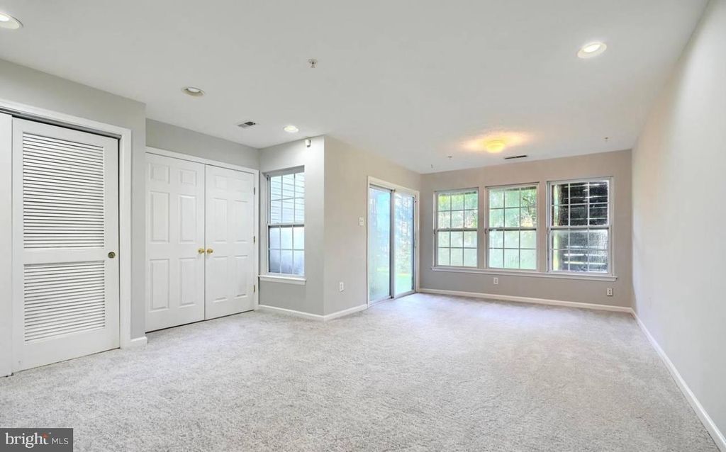 Image 4 of property listing at 9863 DECATUR RD, Middle River, MD 21220