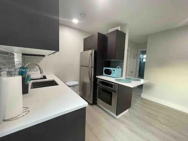 1925 Dewey St 1927, Hollywood, FL 33020