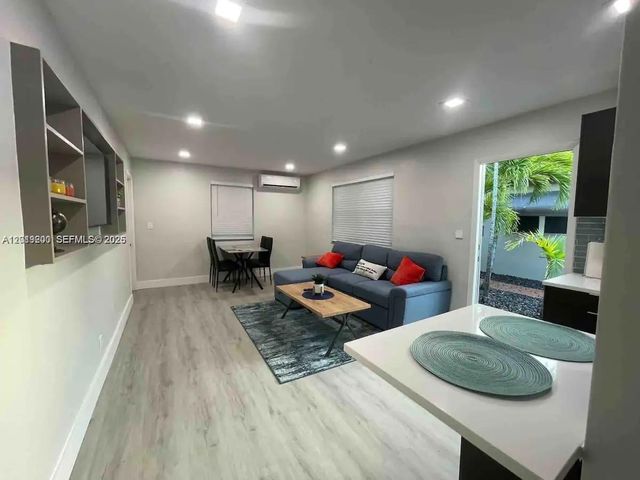 1925 Dewey St 1927, Hollywood, FL 33020
