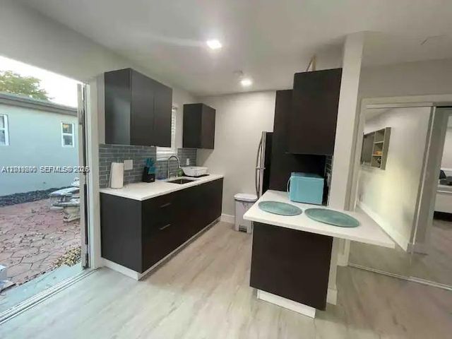 1925 Dewey St 1927, Hollywood, FL 33020