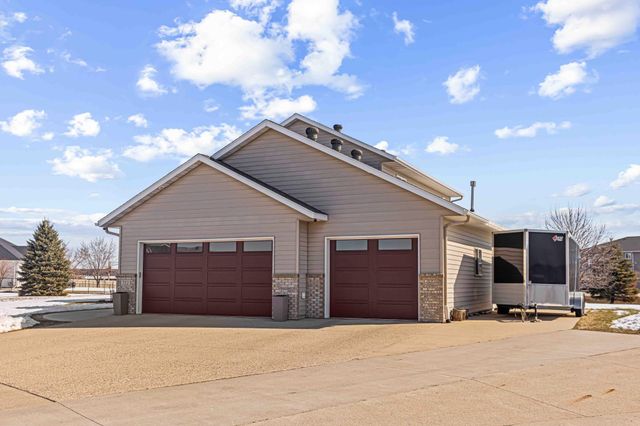 722 42nd Avenue S, Moorhead, MN 56560