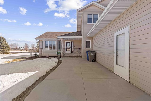 722 42nd Avenue S, Moorhead, MN 56560