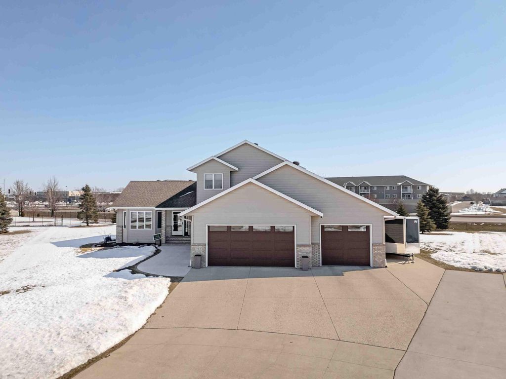 722 42nd Avenue S, Moorhead, MN 56560