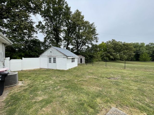 305 Cedar Hill Rd, Adams, TN 37010