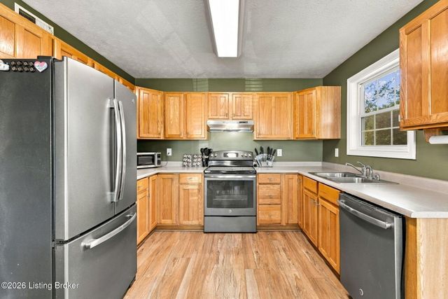 475 Whitetail Dr, Taylorsville, KY 40071