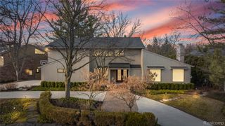 4695 Maura Lane, West Bloomfield Charter Township, MI 48323