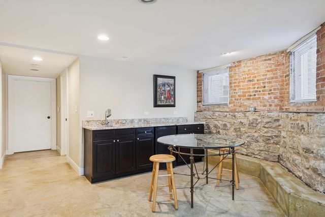 1122 S Oak Park Avenue, Oak Park, IL 60304