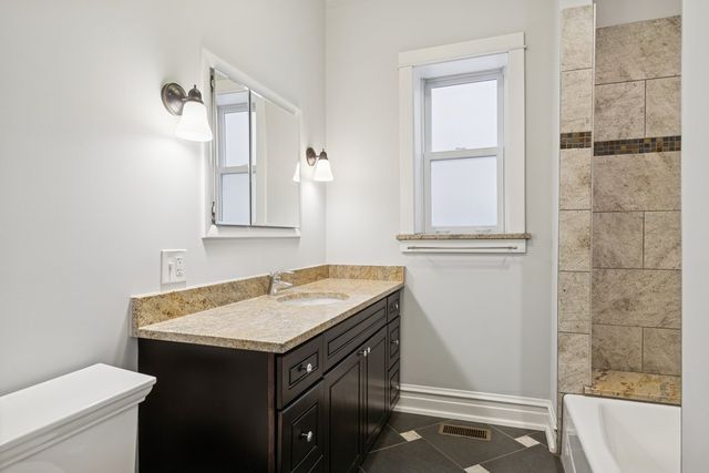 1122 S Oak Park Avenue, Oak Park, IL 60304