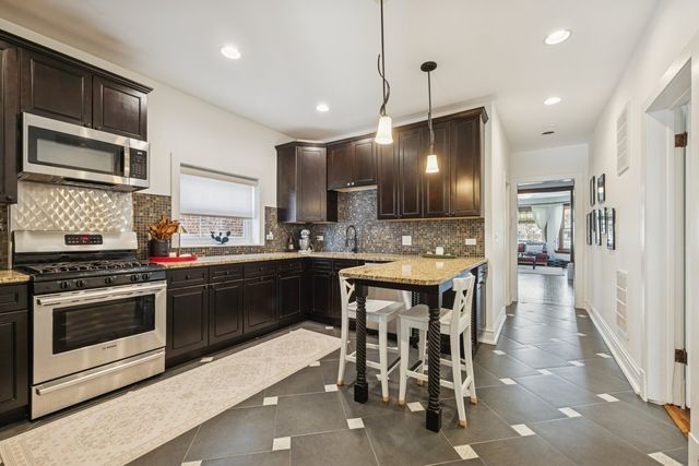 1122 S Oak Park Avenue, Oak Park, IL 60304