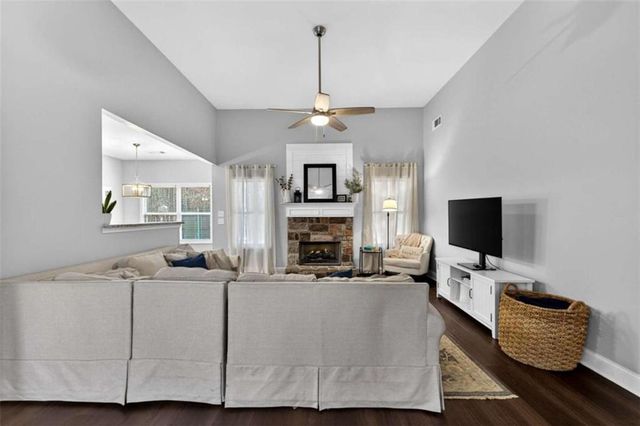 155 W Pennick W Drive, Covington, GA 30014