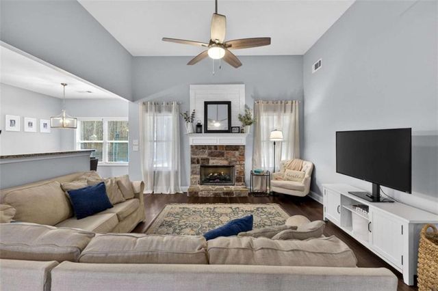 155 W Pennick W Drive, Covington, GA 30014