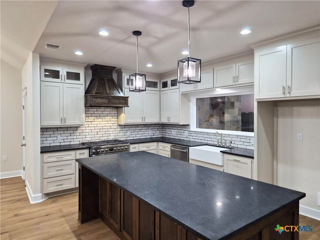 520 Essence Drive, Victoria, TX 77904