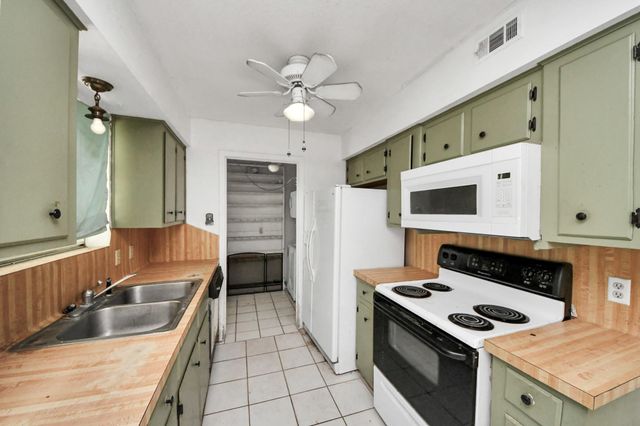 1301 Briarcliff Street, Conroe, TX 77385