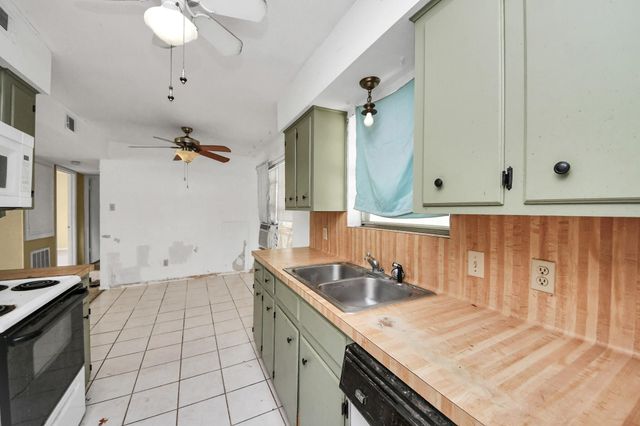 1301 Briarcliff Street, Conroe, TX 77385