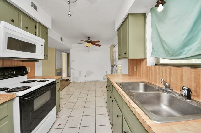 1301 Briarcliff Street, Conroe, TX 77385