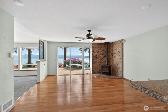 1985 Cascade View Drive, Camano Island, WA 98282