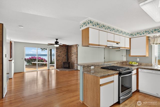 1985 Cascade View Drive, Camano Island, WA 98282