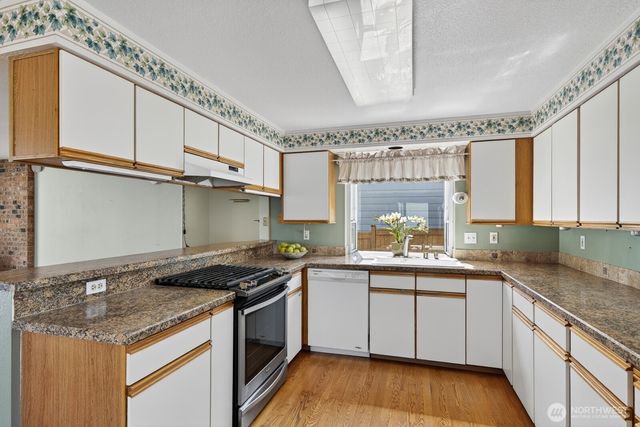 1985 Cascade View Drive, Camano Island, WA 98282