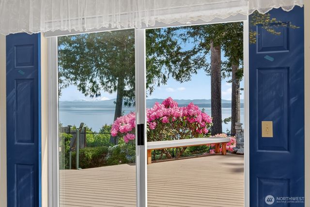 1985 Cascade View Drive, Camano Island, WA 98282
