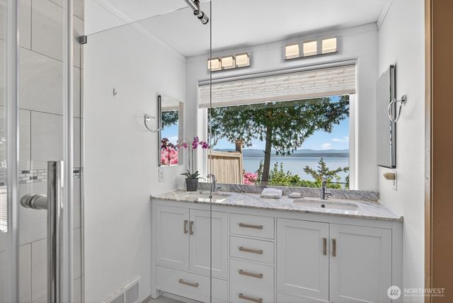 1985 Cascade View Drive, Camano Island, WA 98282