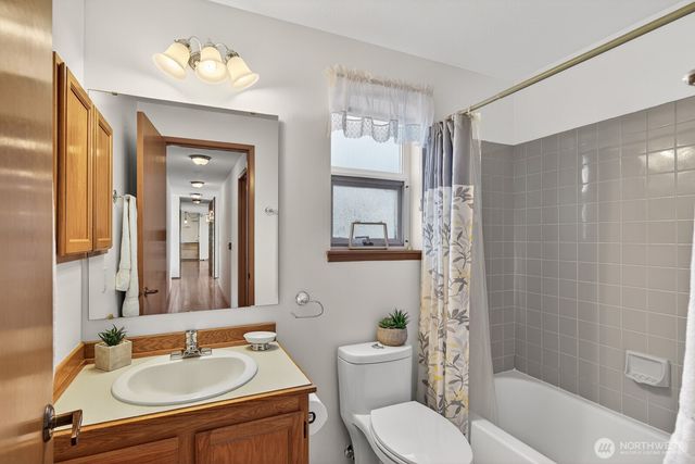 1985 Cascade View Drive, Camano Island, WA 98282