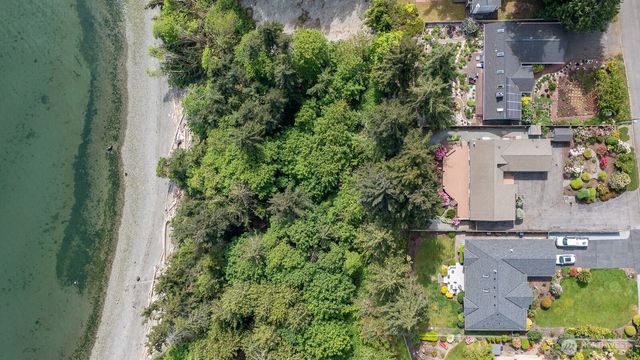 1985 Cascade View Drive, Camano Island, WA 98282