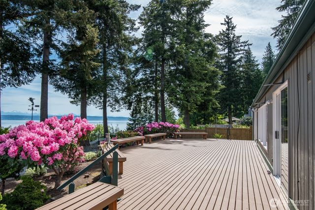 1985 Cascade View Drive, Camano Island, WA 98282
