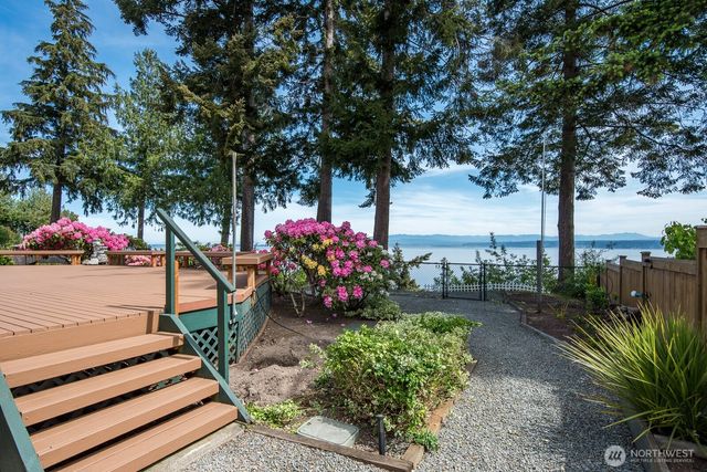 1985 Cascade View Drive, Camano Island, WA 98282