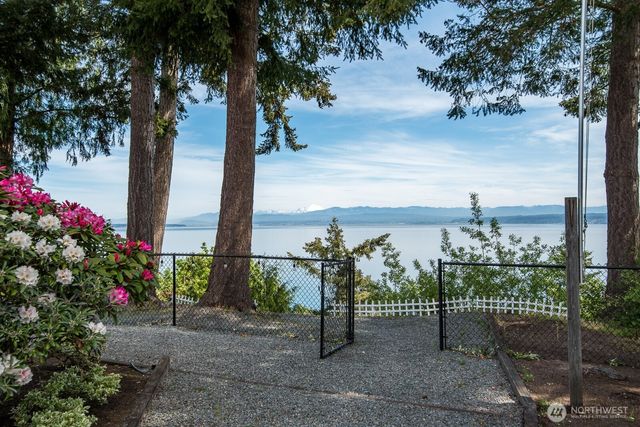 1985 Cascade View Drive, Camano Island, WA 98282