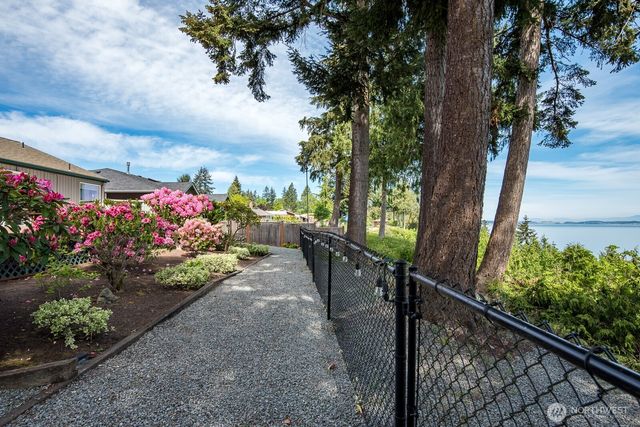 1985 Cascade View Drive, Camano Island, WA 98282