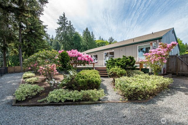 1985 Cascade View Drive, Camano Island, WA 98282