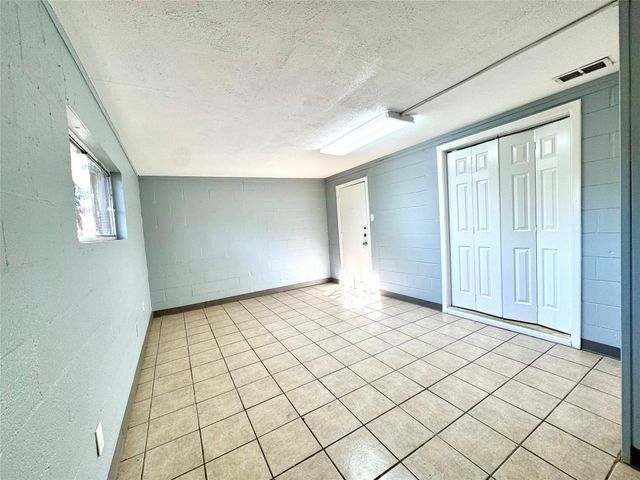 425 E Park Street, Alvin, TX 77511