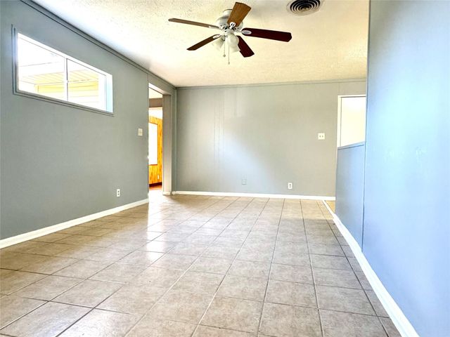 425 E Park Street, Alvin, TX 77511