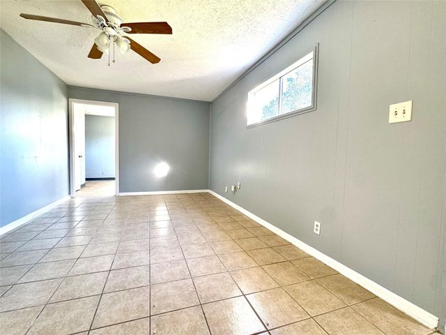 425 E Park Street, Alvin, TX 77511