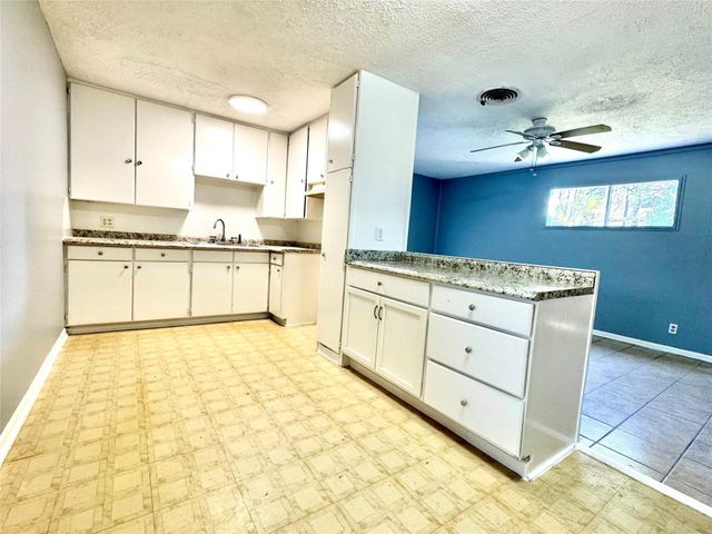 425 E Park Street, Alvin, TX 77511