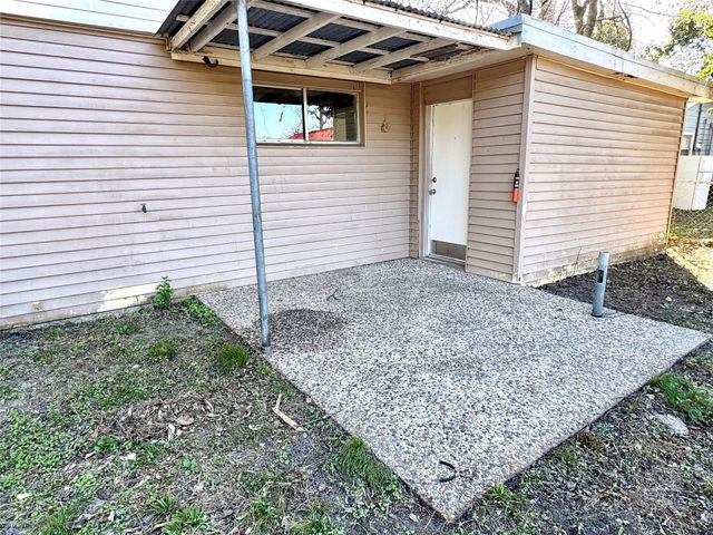 425 E Park Street, Alvin, TX 77511