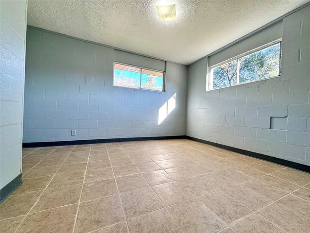 425 E Park Street, Alvin, TX 77511