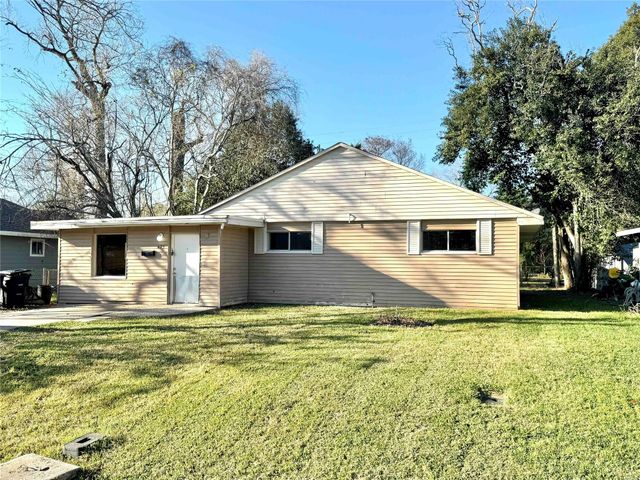 425 E Park Street, Alvin, TX 77511