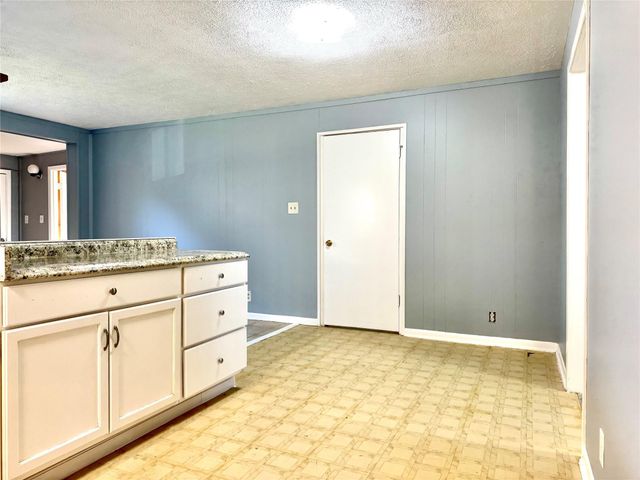 425 E Park Street, Alvin, TX 77511